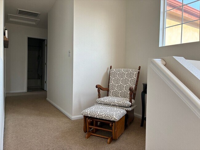 Building Photo - Beautiful 3-Bedroom, 3-Bathroom 2-Story Ho...