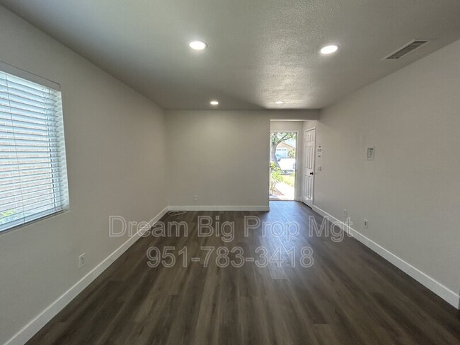 Building Photo - 9595 Altadena Dr