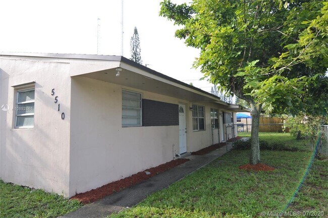 Building Photo - 5510 SW 32nd Ct