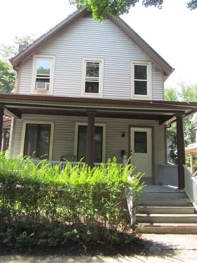 Building Photo - 33 Delaware St