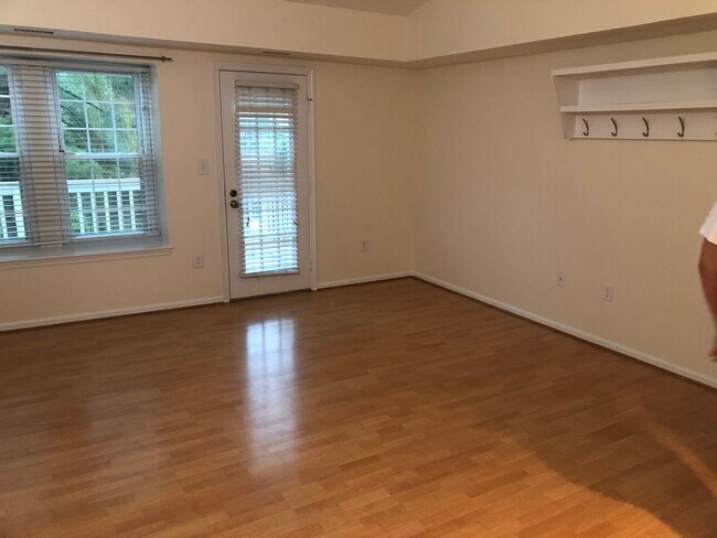 living room - 2823 S Wakefield St