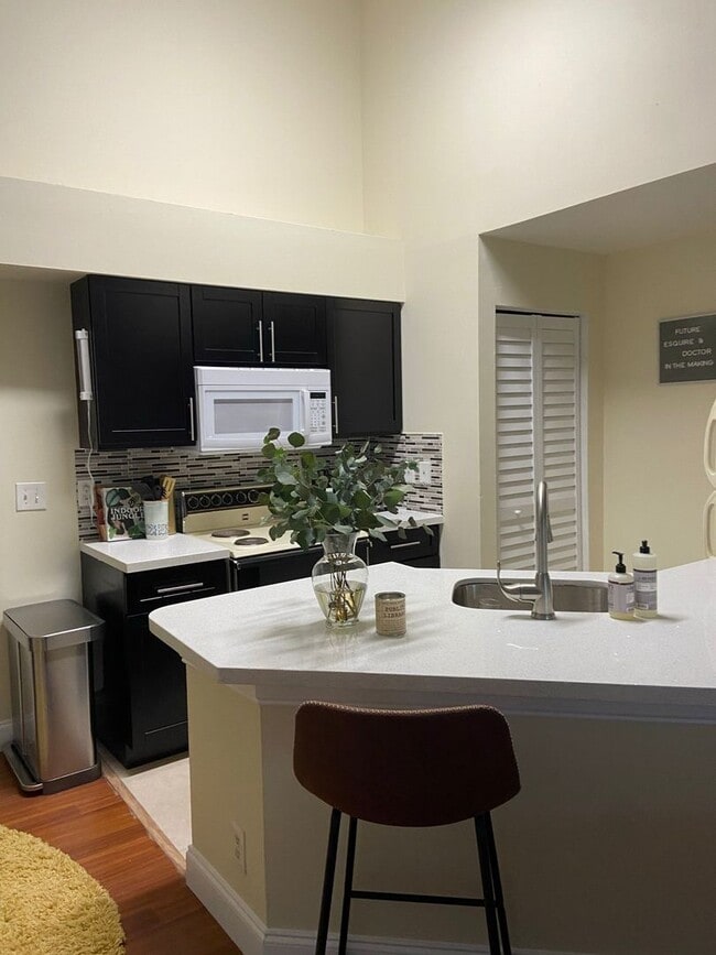 Building Photo - 9999 Summerbreeze Dr
