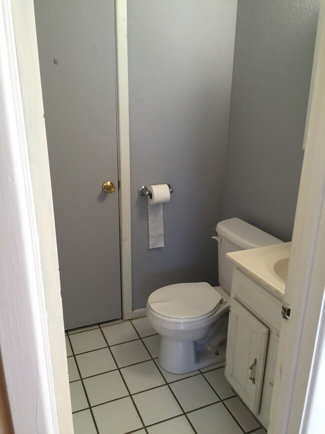 half bath opens to full bath - 4123 Villa Dr