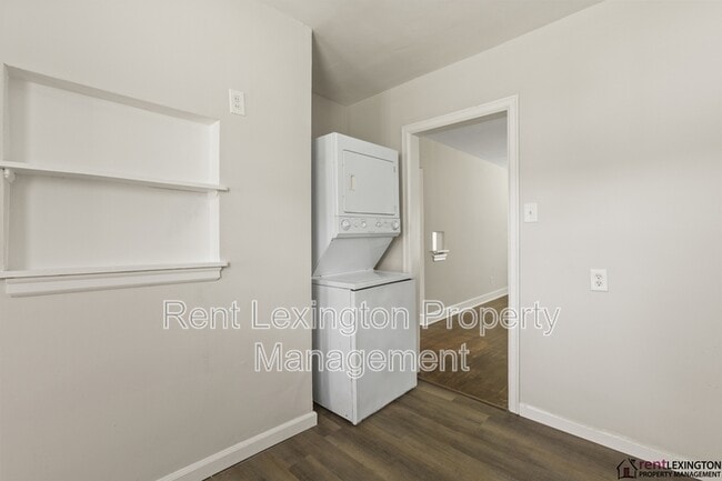 Building Photo - 541 Sheridan Dr