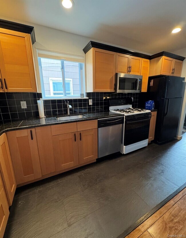 Foto del edificio - 717 E Walnut St