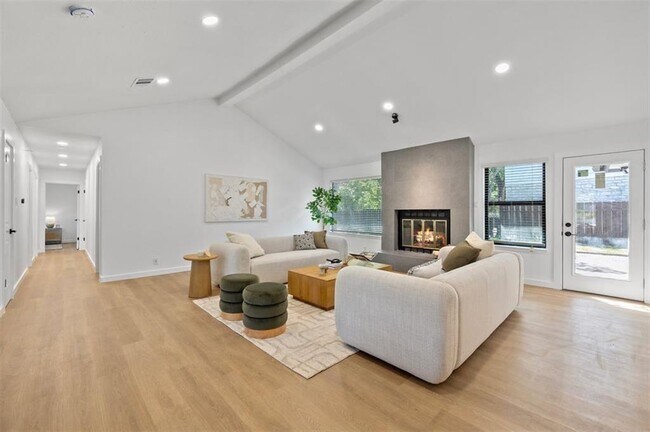 Building Photo - 11102 Oak Knoll Dr