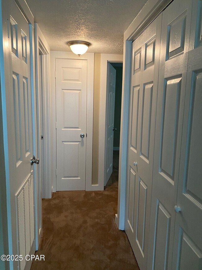 Foto del edificio - 6413 Winona St