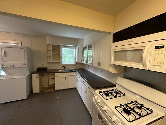 Foto del edificio - 2888 Midland Ave