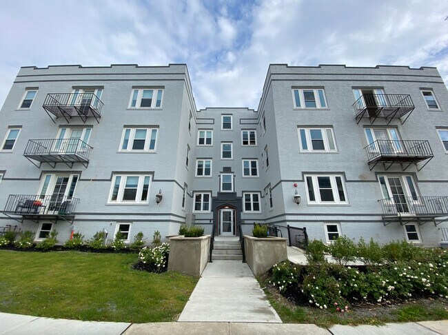 Frente - 407 Sewall Ave