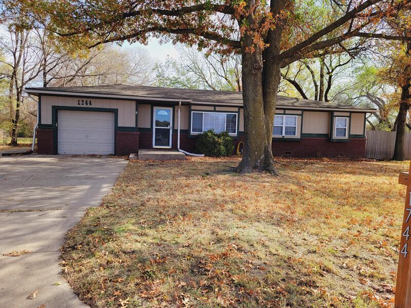Primary Photo - 1744 S Lark Ln