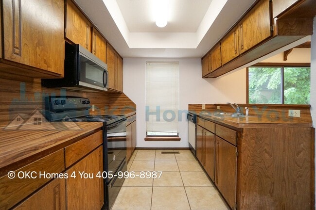 Building Photo - 5915 Fox Run Way