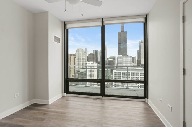 Photo - 210 S Halsted St (Chicago, IL) Apartment