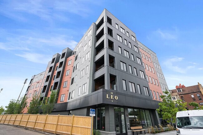Foto del edificio - 12 Leo M Birmingham Pky