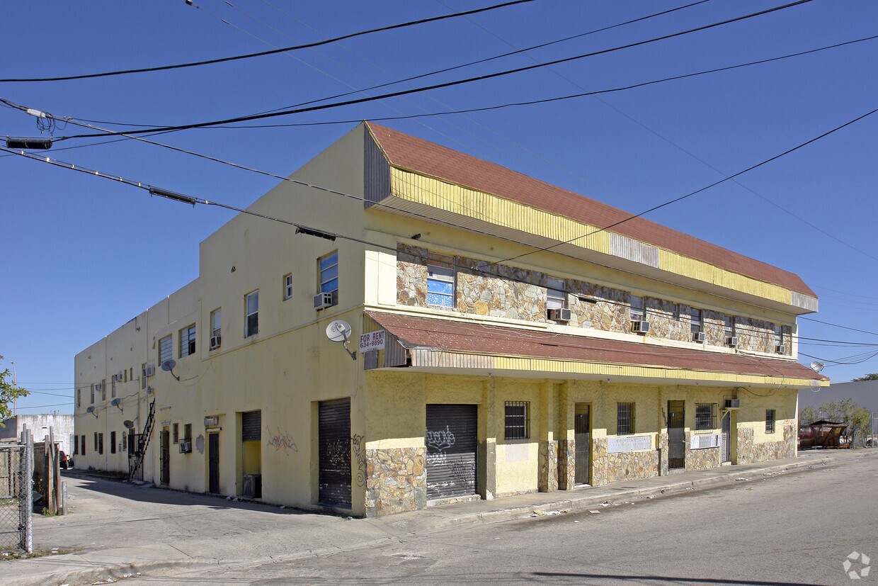 Building Photo - 1621-1629 NW 35th St