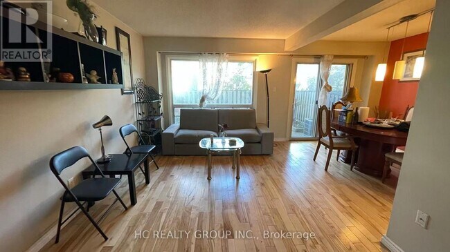 Photo du bâtiment - 3025 Cedarglen Gate