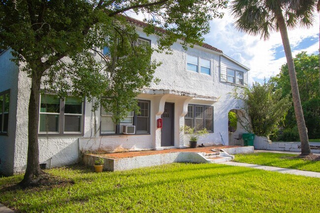 Foto del edificio - 408 W Howry Ave
