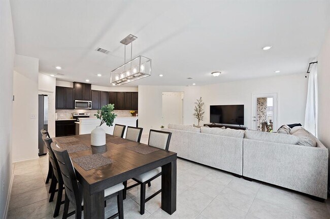 Foto del edificio - 7216 Gray Catbird Dr