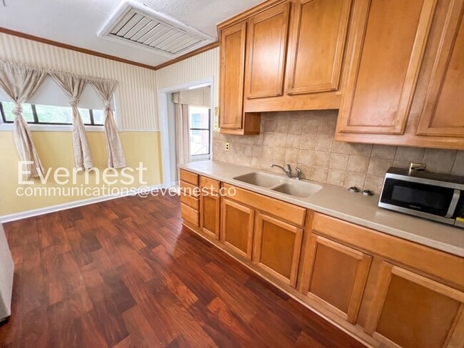 Building Photo - 6700 Westover Dr