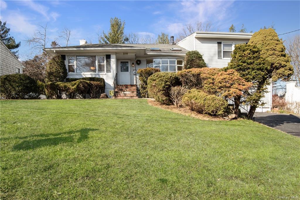 Primary Photo - 216 Daisy Farms Dr