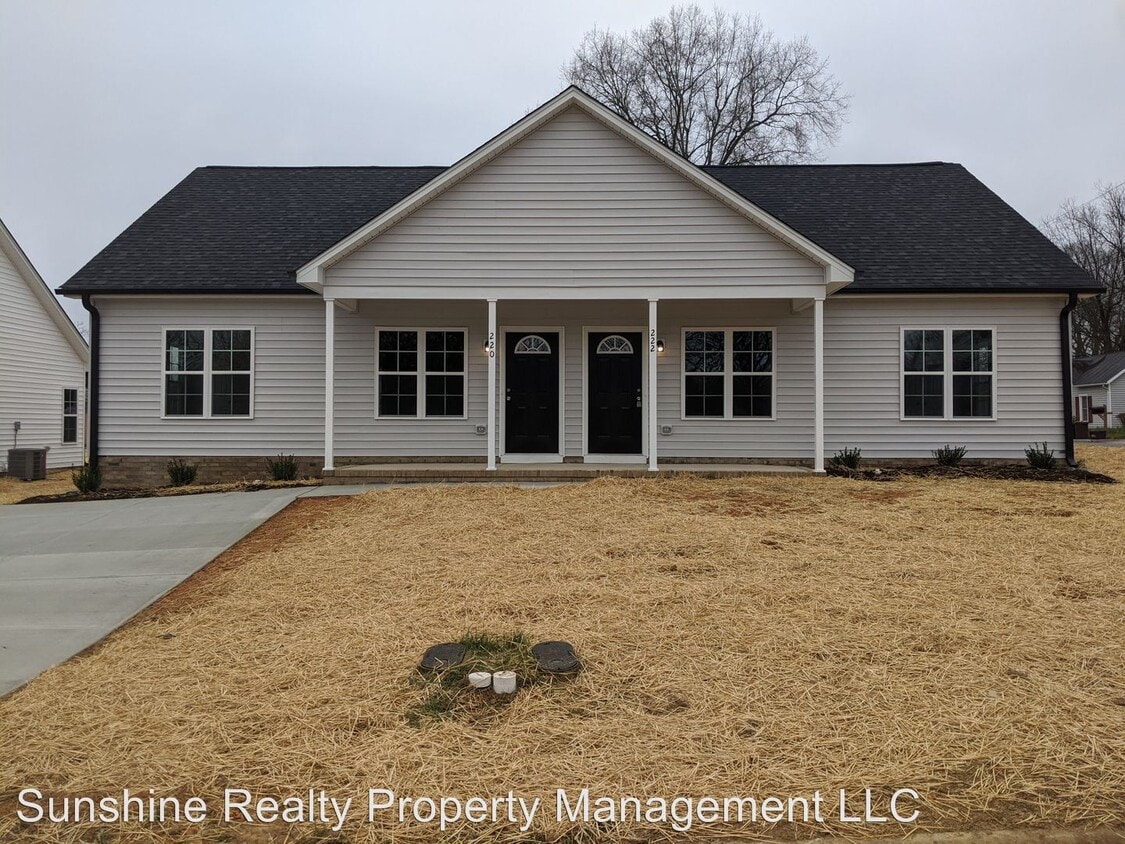 216222 Washington St, Graham, NC 27253 Room for Rent in Graham, NC