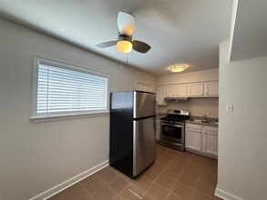 Building Photo - 1141 N Durham Dr