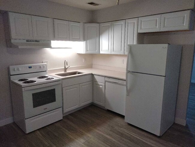 Building Photo - 3093 Charles Dr