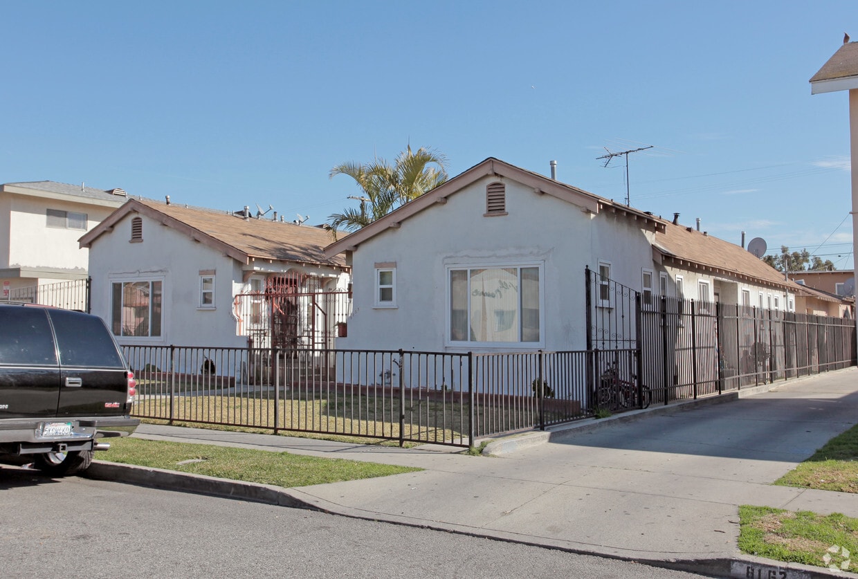 81548158 Commercial Pl, South Gate, CA 90280 Apartments in South