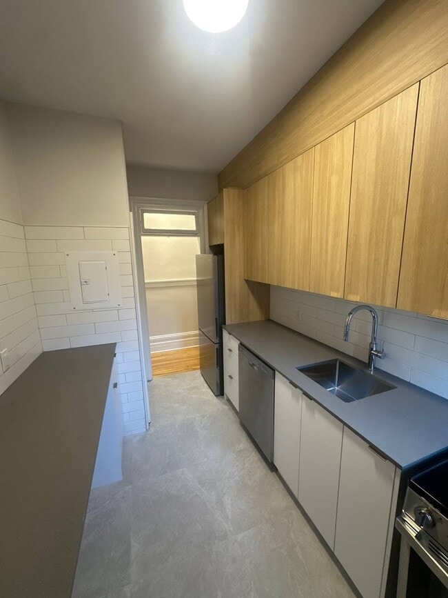 Building Photo - 53 Maclaren St