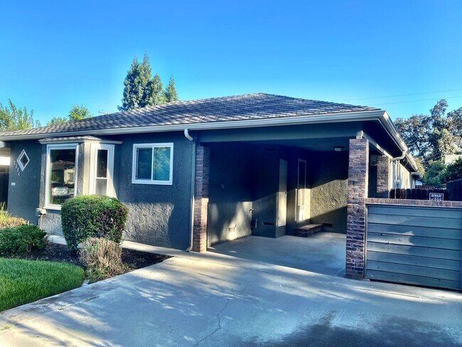 Foto del edificio - 1304 W College Ave