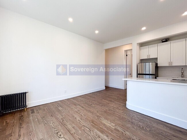 Building Photo - 45 Tiemann Place