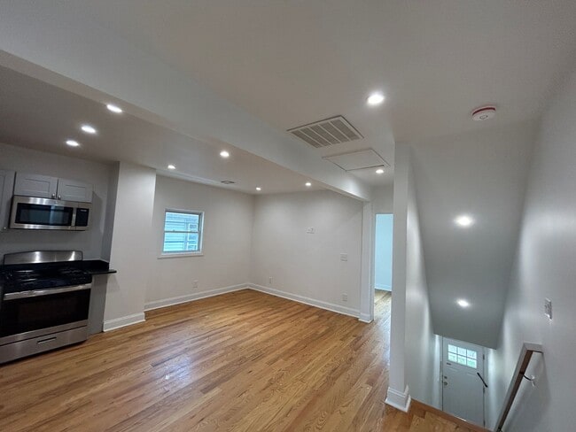 Building Photo - 1224 Monroe Ave