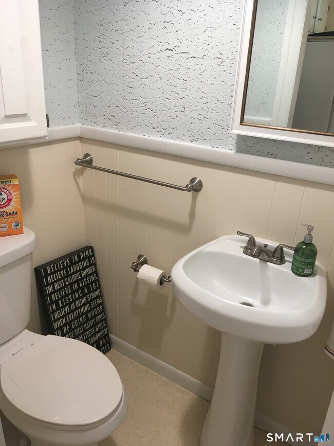 Foto del edificio - 82 Heritage Hill Rd