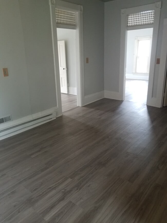 kitchen -- looking towards bedrooms - 835 Washington Ave