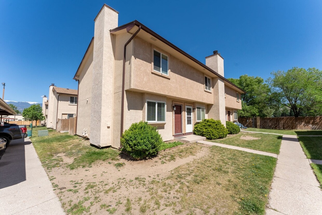 3030 Starlight Cir, Colorado Springs, CO 80916 Townhome Rentals in