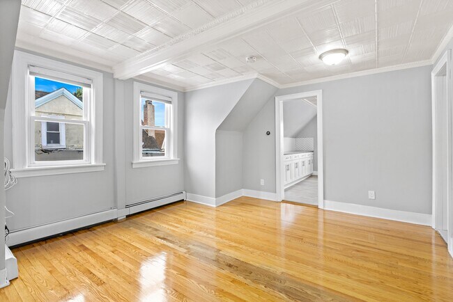 Building Photo - 104 Oak St