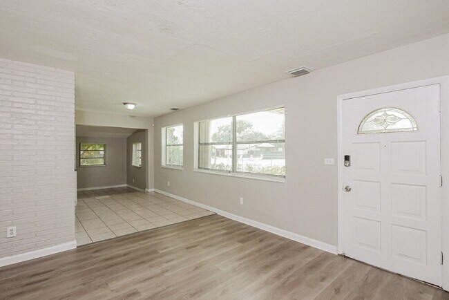 Foto del edificio - 1901 NW 152nd St