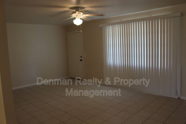 Building Photo - 910 S Una Ave