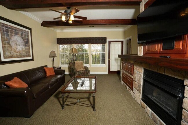 Building Photo - 175 Golf View Dr