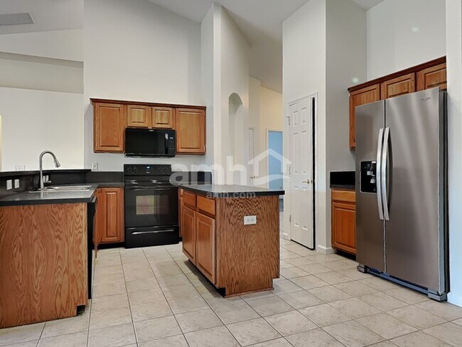 Building Photo - 2884 Alaskan Way