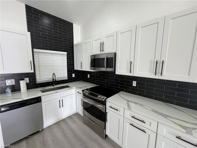 Foto del edificio - 7296 Pebble Beach Rd