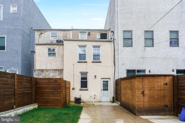 Building Photo - 2717 Cambridge St