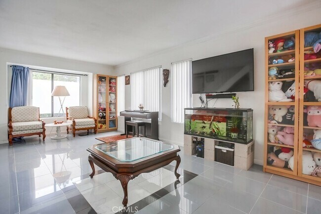 Photo - 902 S Downey Pl Apartment