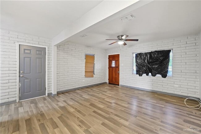 Building Photo - 303 S 26th St