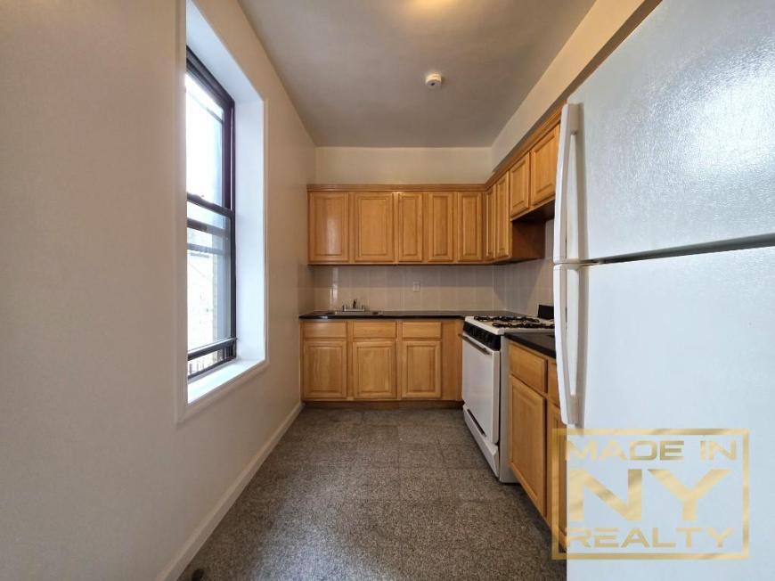 Primary Photo - 2 bedroom in SUNNYSIDE NY 11104