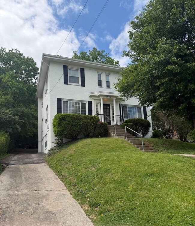 Building Photo - 2615 Sheridan Dr