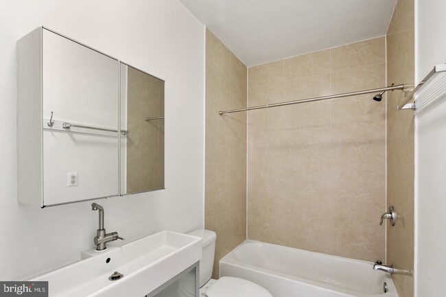 Foto del edificio - 1021 Ridge Ave