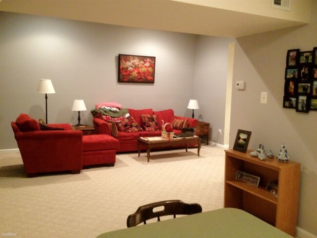 Foto del edificio - 1621 Parkcrest Cir