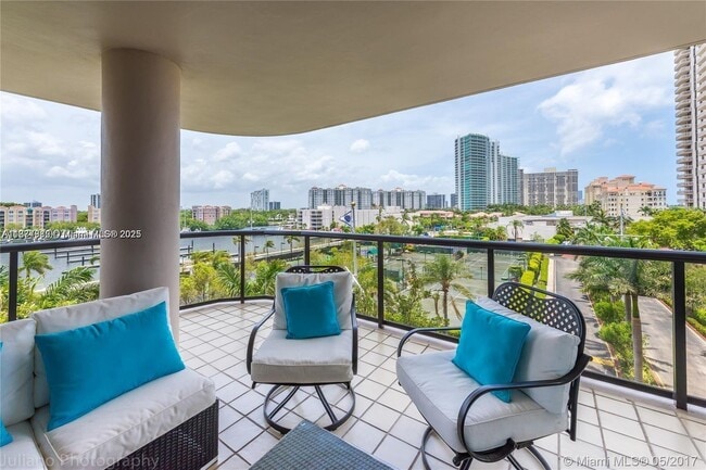Foto del edificio - 19667 Turnberry Way