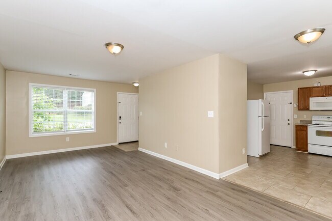 Foto del edificio - 2045 Ivy Ln