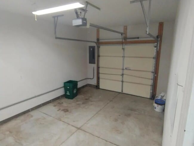 Building Photo - 1119 Sunset Dr